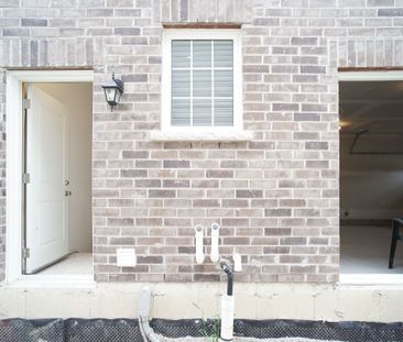 For Lease - 242 Springfield Crescent, Clearview, Ontario - Photo 5