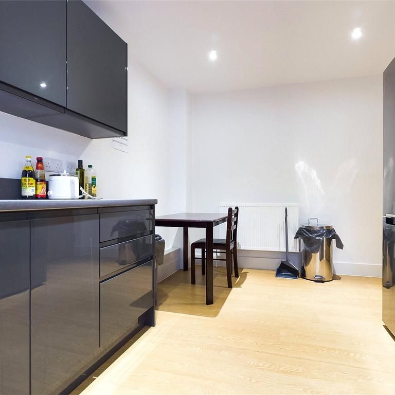 Studio to rent - Photo 1