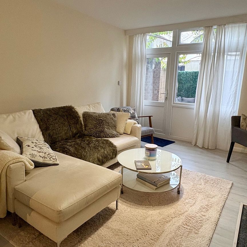 4 Bed Maisonette, Stambourne House, SW8 - Photo 1