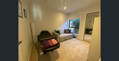 Townhouse with it's own driveway !! - Photo 2