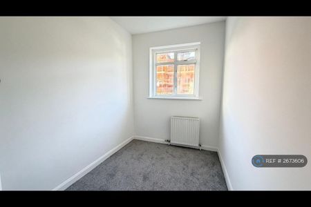 3 bedroom terraced house to rent - Photo 3