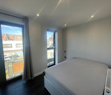 Room in a Shared House, Hassop Road, NW2 - Photo 2