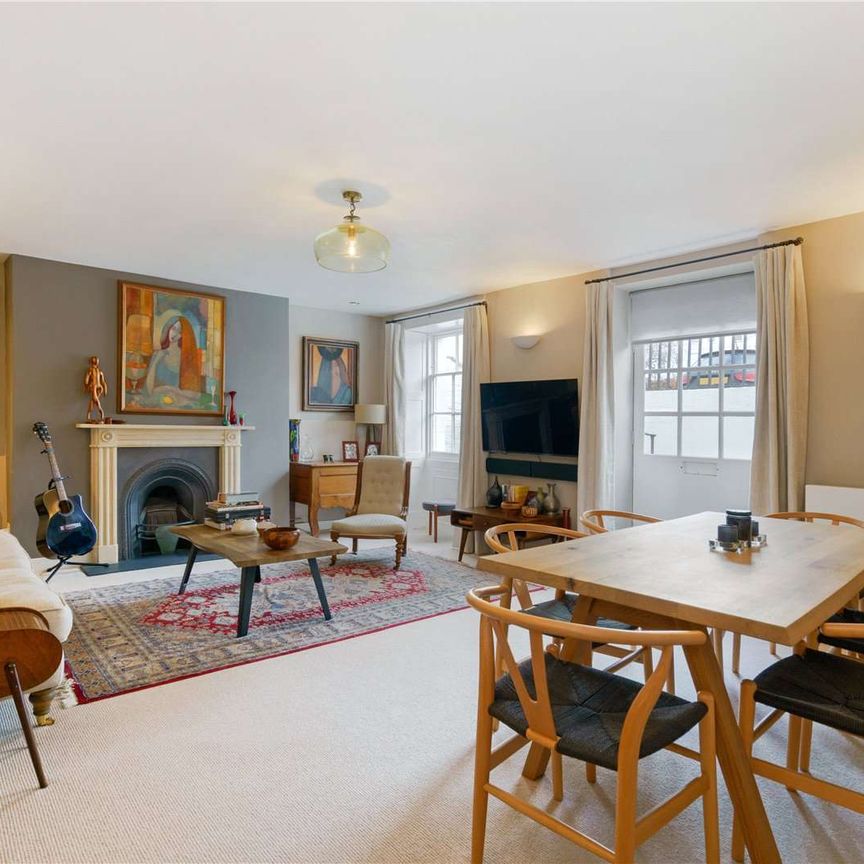 An elegant Garden apartment in the heart of Cheltenham. - Photo 1