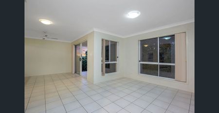 LIVING AT ITS BEST IN ARUNDEL!! - Photo 3