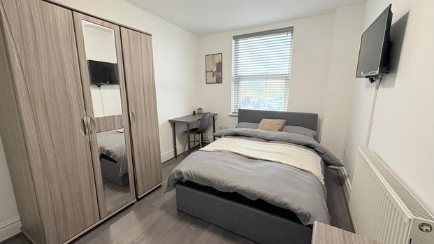 1 bedroom in a house share to rent - Photo 1