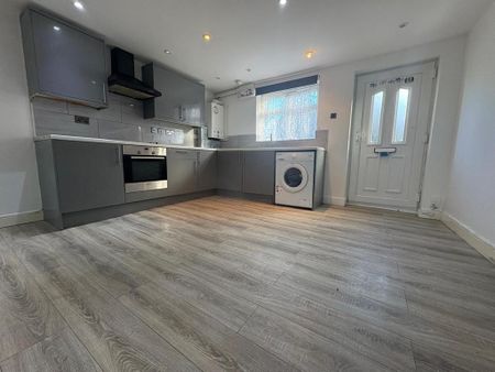 3 bedroom detached house to rent - Photo 4