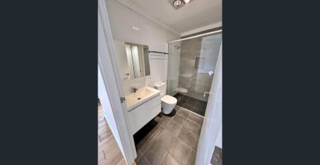 Two Bedroom, Two Bathroom Stylish And Modern Self Contained Home - Photo 2