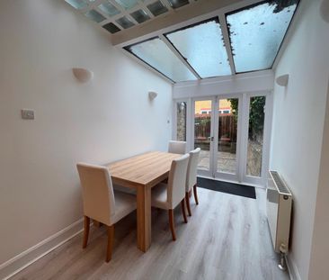 2 Bed Flat, Goldhawk Road, W12 - Photo 4