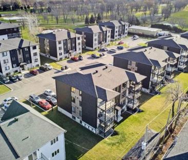 Beaux 5 1/2 près du Golf - Boulevard Bord de l'eau - Photo 1
