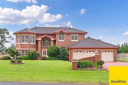 Fully Renovated Five-Bedroom Home on One Acre in Prestigious The Vines Estate - Photo 4