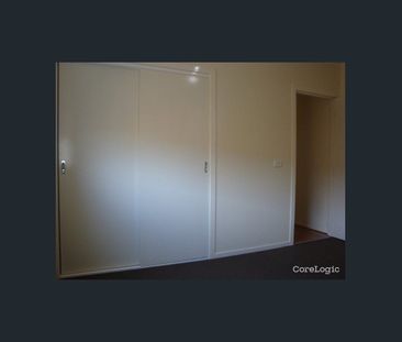 Low-maintenance living in a growing and family-friendly neighbourhood! - Photo 6