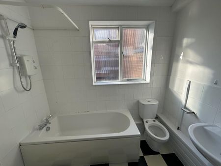 7 bedroom semi-detached house to rent - Photo 4