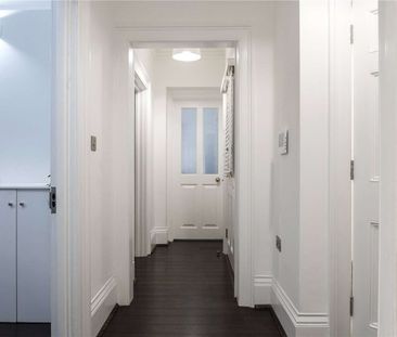 Stunning two bedroom apartment to rent, set within a beautifully co... - Photo 1