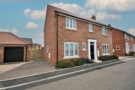 4 bedroom detached house to rent - Photo 4