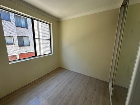 Immaculate first floor apartment - Photo 2