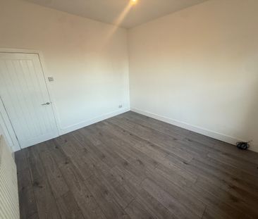 Woodhead Road, Sheffield - Photo 3