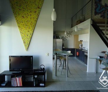 Furnished Penthouse Loft Apartment - Fantastic Views. - Photo 3