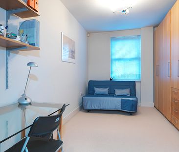 Lewiston Close, Canterbury Hall, KT4 - Photo 5