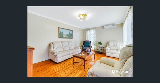 Beautiful Home in Great Location - Available Now! - Photo 1