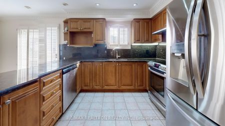 For Lease - 56 Scarbell Drive, Toronto, Ontario - Photo 3