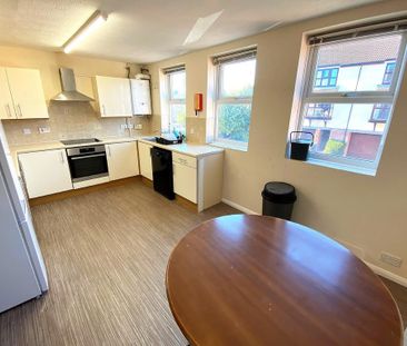 4 bedroom terraced house to rent - Photo 3