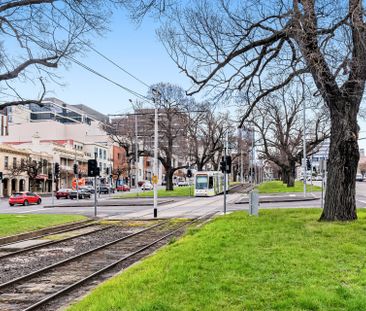 Fully Furnished Gem with Parking — City Living Made Easy - Photo 4