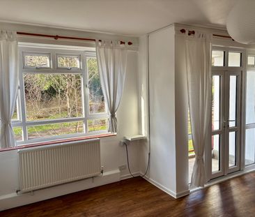 2 Bed Flat, Ambleside, SW19 - Photo 2