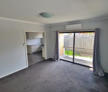 2 Bedroom Villa close to trains, parks and schools - Photo 1