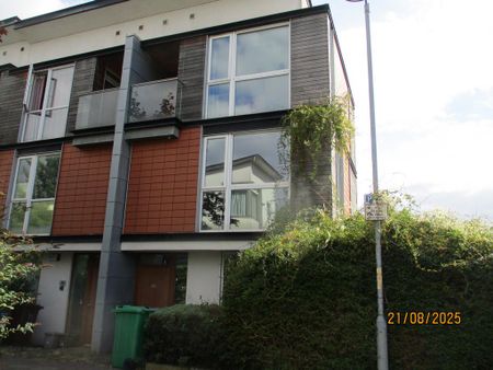 4 bedroom semi-detached house to rent - Photo 3