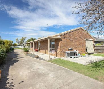 Spacious Family Living in a Quiet, Convenient Location - Photo 6