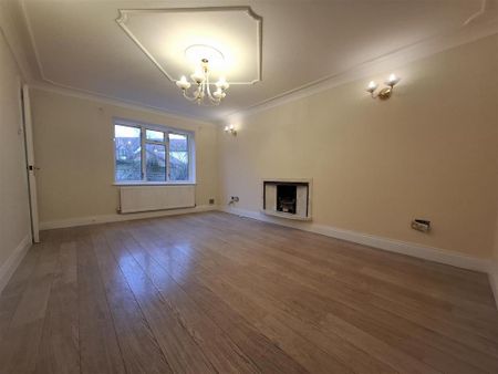 4 bedroom detached house to rent - Photo 2