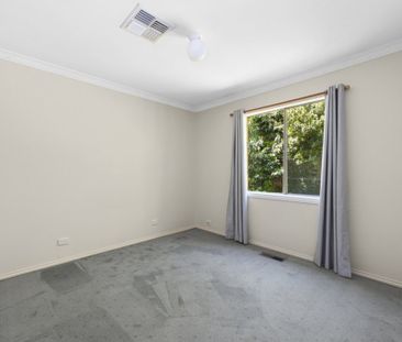 Low Maintenance Three Bedroom Home in Ballarat North - Photo 6