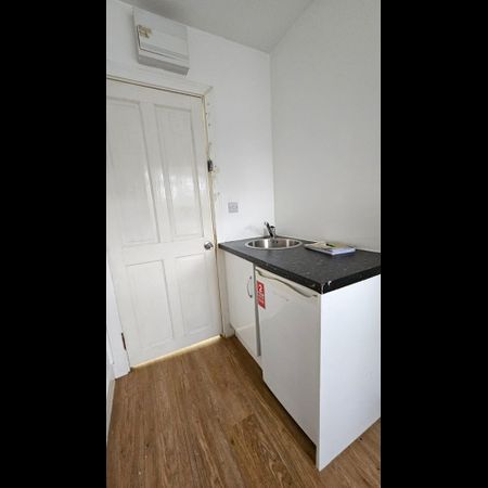 Studio Flat, Waverley Gardens, NW10 - Photo 4