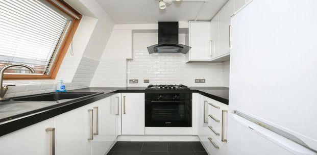 Recently refurbished two double bedroom flat minutes to Archway Tube. - Photo 1