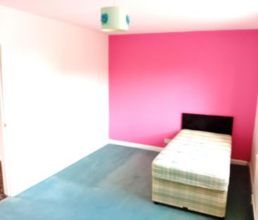 4 bedroom detached house to rent - Photo 5