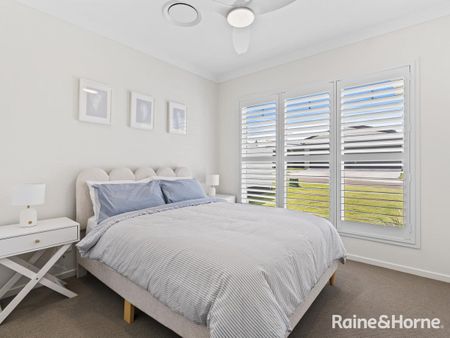 IMMACULATE FAMILY HOME IN SHORELINE - Photo 5