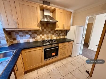 2 bedroom flat to rent - Photo 3