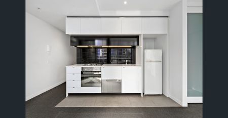 Stunning 2-bedroom Apartment with carpark in the heart of the CBD - Photo 2