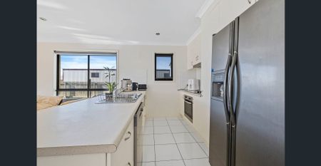 🏡 For Rent: Spacious 3-Bedroom Home in Zilzie 🌊 - Photo 4