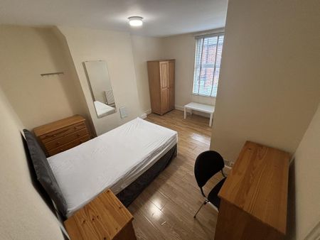 5 bedroom terraced house to rent - Photo 2