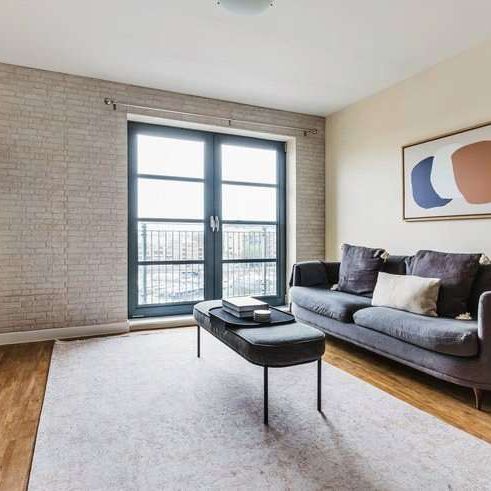 One bedroom property located on the fourth floor. This property had a private balcony overlooking the Marina. This property is offered fully furnished. - Photo 1