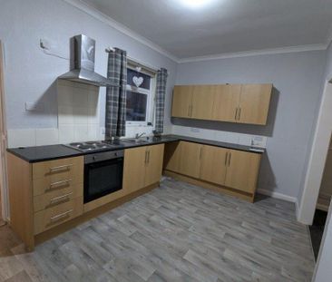 2 bedroom end of terrace house to rent - Photo 3