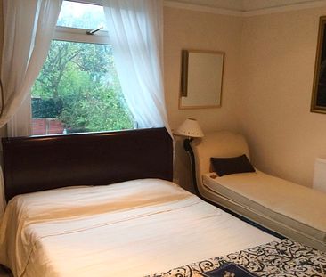 Room 1,Queens Lodge, London, E11 - Photo 1