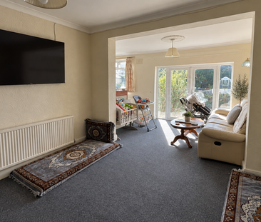 4 bedroom semi-detached house to rent - Photo 2
