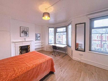 4 bedroom terraced house to rent - Photo 3