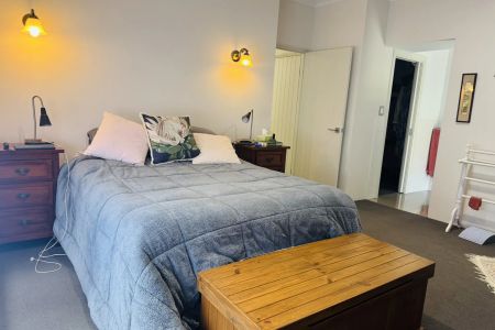 Luxury and Lifestyle Focus - Fully furnished! - Photo 4