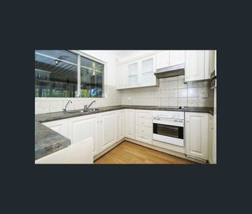 Spacious Family Living in Pooraka - Photo 3