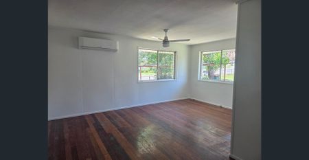 Freshly painted, New Kitchen and ready to move In - Photo 2