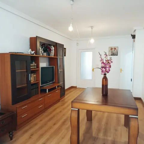 Piso en alquiler en Calle de las Huertas, 10 - Foto 1