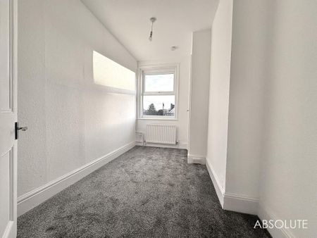 3 bedroom flat to rent - Photo 2
